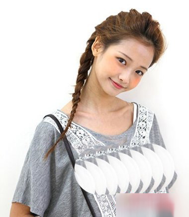 扎马尾辫发型视频教程简单好看,头顶蓬松饱满马尾干净利落