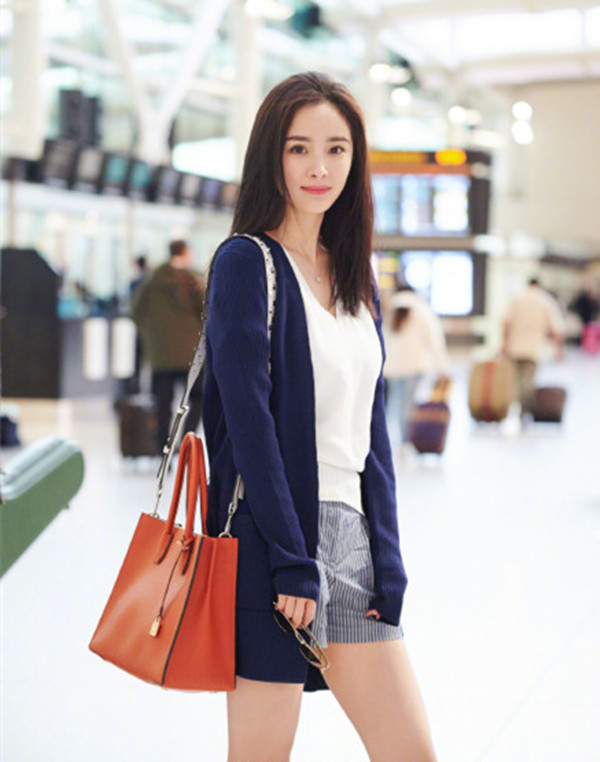 杨幂机场私服鞋,杨幂近期机场穿的鞋