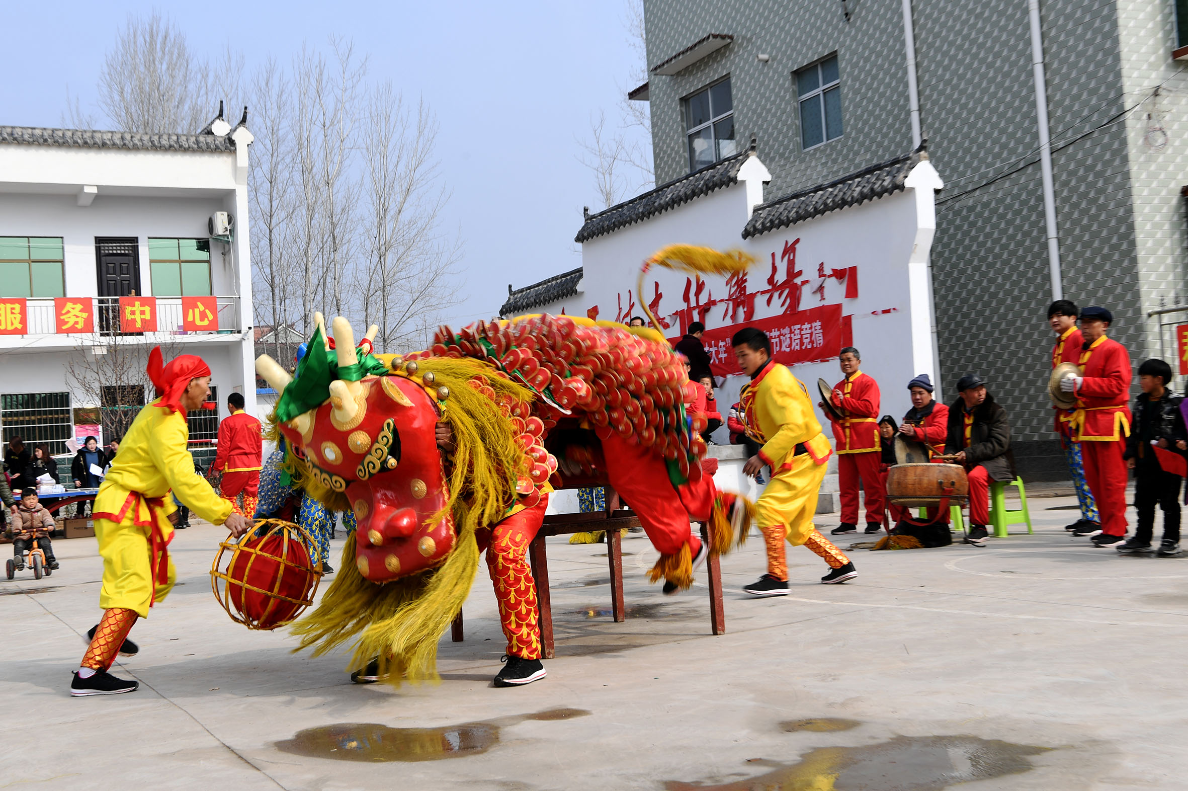 麒麟舞猜灯谜全家福:白楼乡金西村民的生活白糖粘蜜那叫个甜