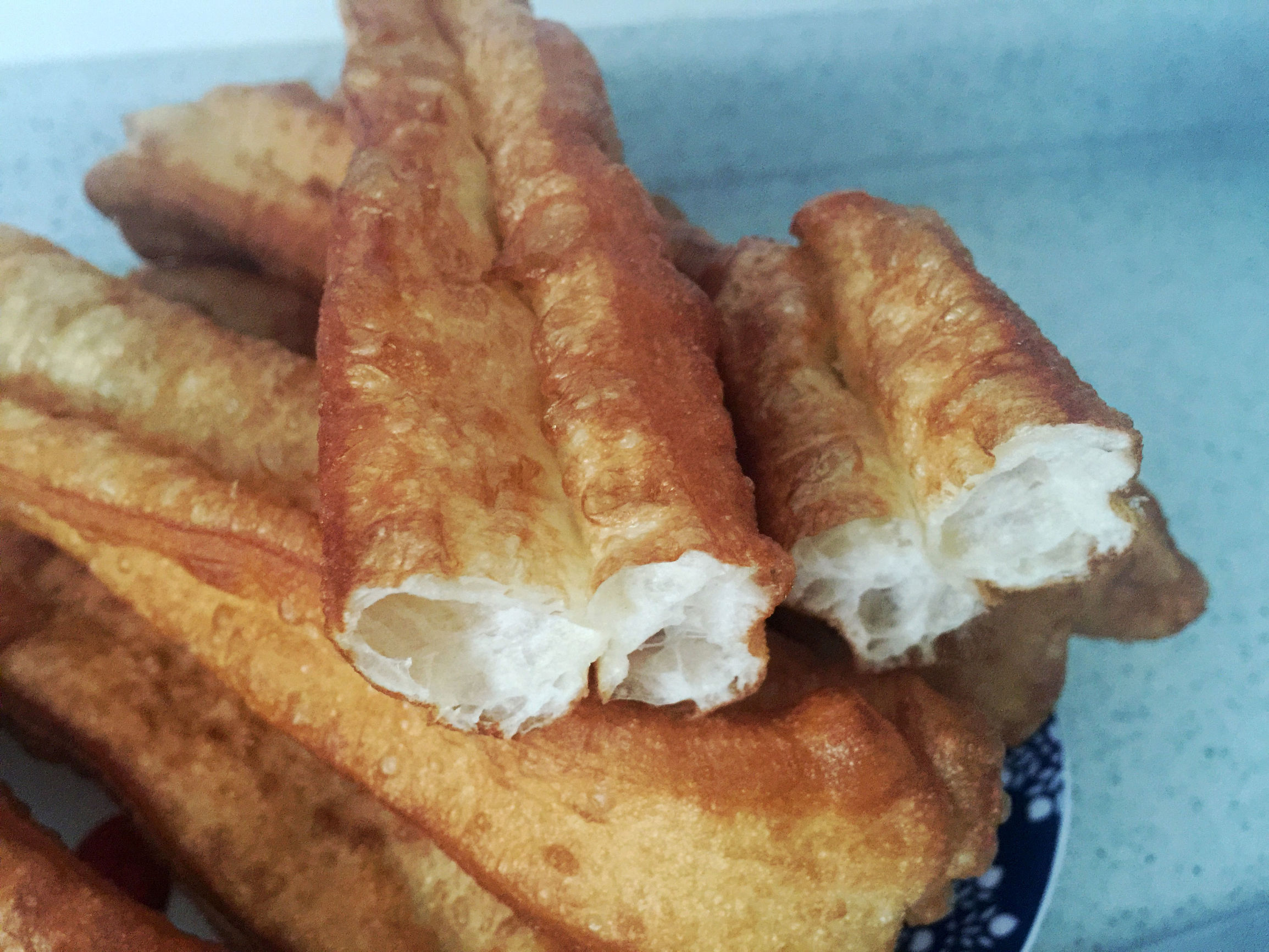 怎么炸牛奶油条又软又好吃,奶香小油条怎么炸出来又软又蓬松