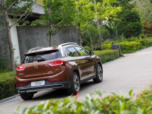 什么车最经济实惠适合女孩子开的,新手买什么车适合女生开