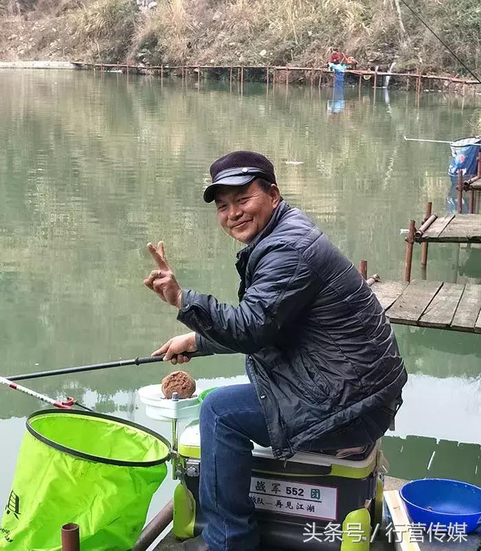 创意的发型,创新的钓鱼比赛,X11战队掐鱼赢得满“塘”彩!