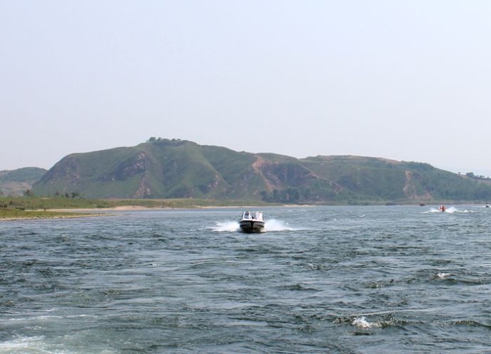 中朝边境美丽的风景,中朝边境桃花盛开的地方