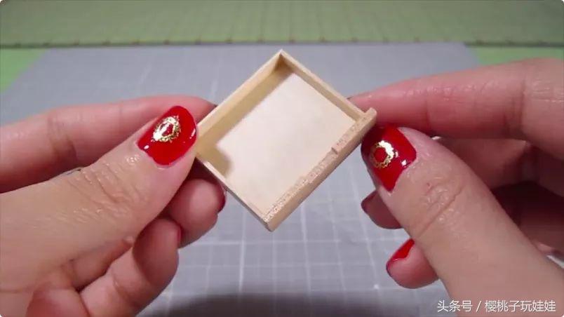 自制60厘米芭比娃娃的床头柜,给芭比娃娃做床又简单又好看