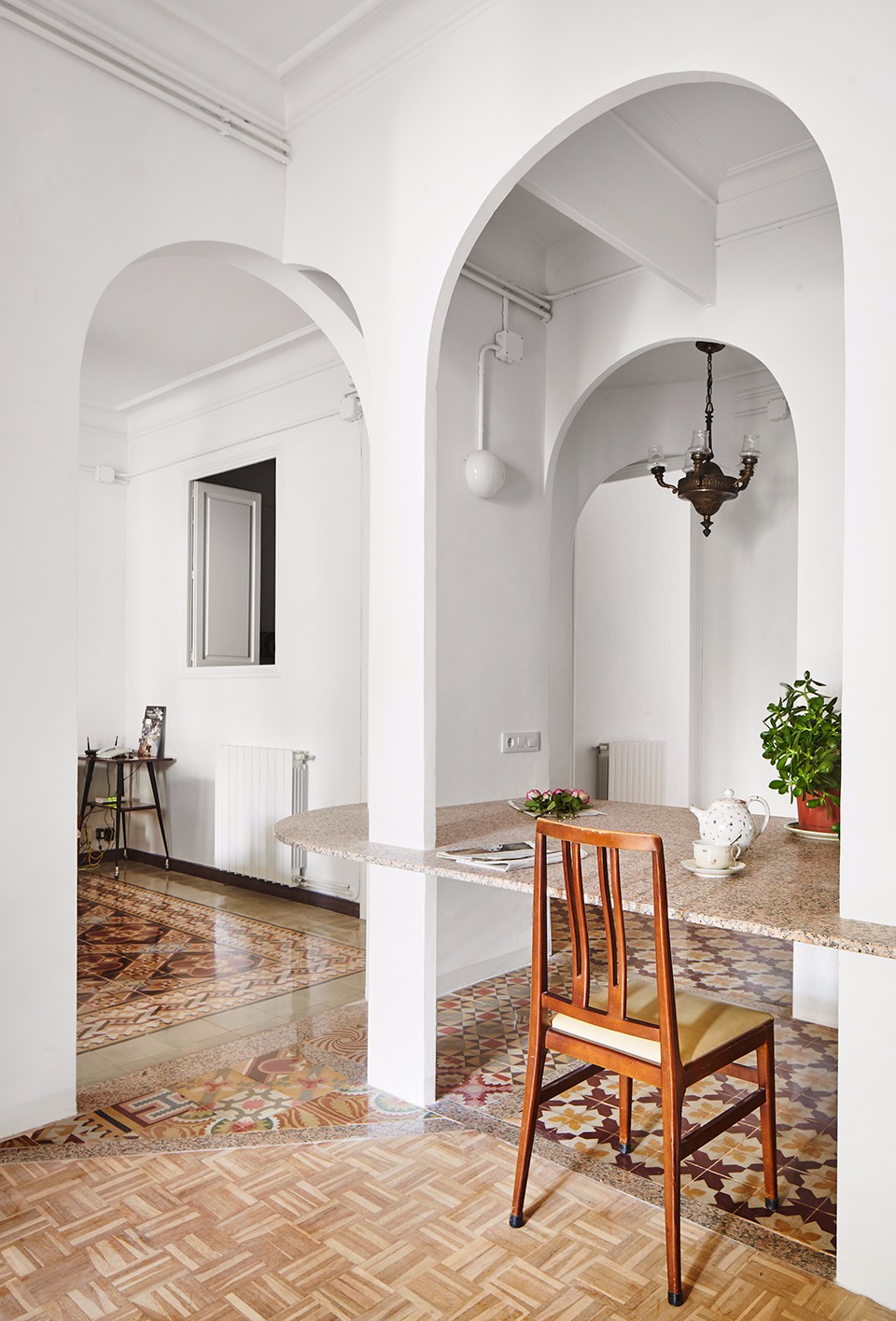 巴塞罗那ATABLE,II住宅:将桌子作为住宅的中心