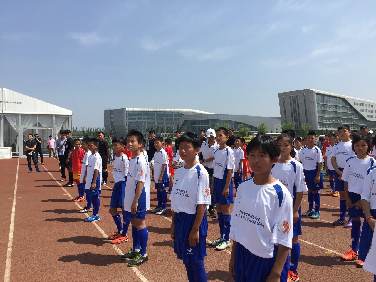 青少年足球成长公益基金,足球公益活动助力青训