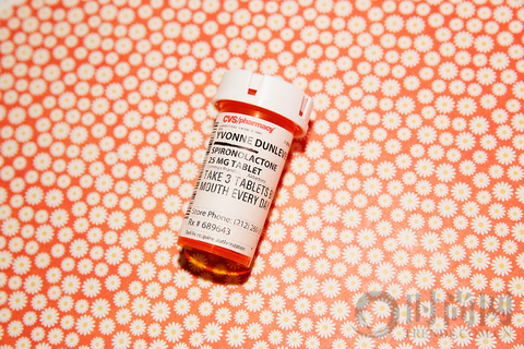 听这几位告诉你痘痘肌怎么办。