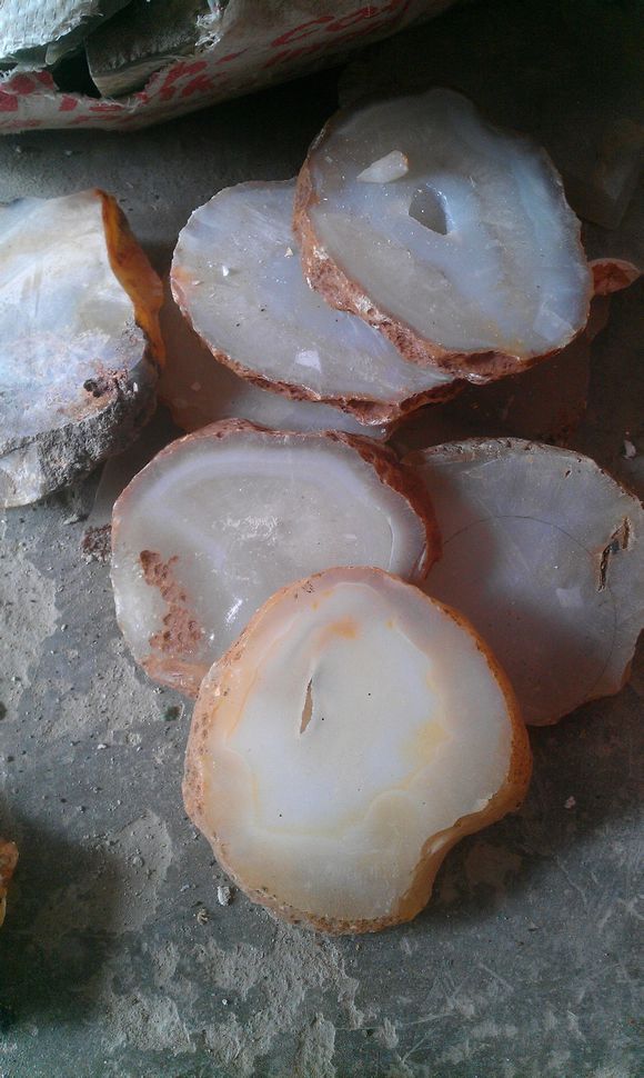 女人是水做的,玉石也会缺水快看看你戴着的女人吧!藏友必看!