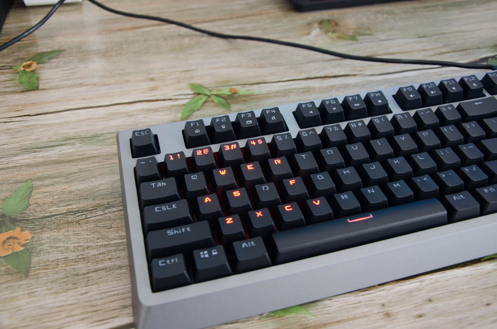 矮轴机械键盘和高轴机械键盘,机械键盘可能会毁掉你的手