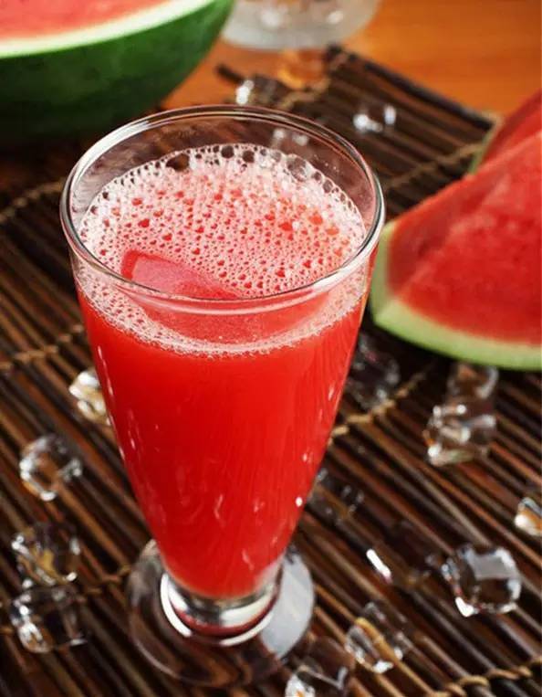 炖肉时漂的浮沫是啥,炖肉的时候上面漂的白沫是什么