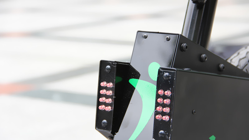 站着开车也很酷即酷立行电动车全体验