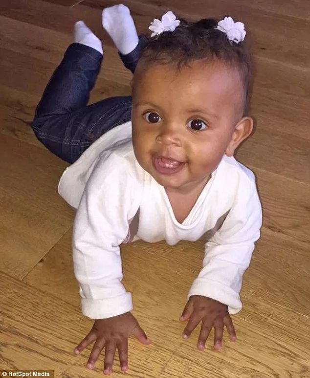 这个妹子的孕期有点怪!大姨妈正常光临,体型也没变丨周末趣读