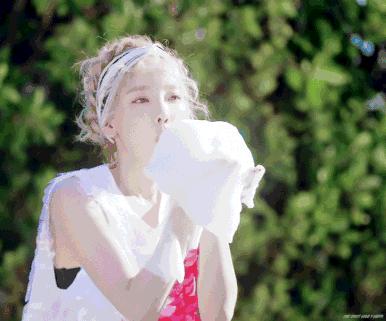 起床第一件事就是穿啥,起床第一件事还在想着穿什么衣服