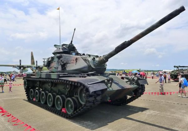 m60坦克各种改型,台湾m60坦克加装反坦克装甲
