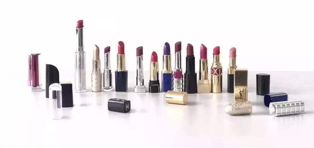 为什么女人这么爱口红？*力暴**拆了12支大牌口红，结果惊人地发现……