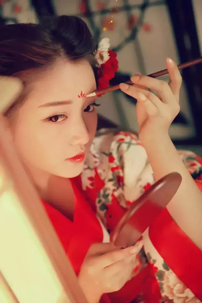 优雅的女人如诗,优雅别致散发着淡淡的女人香