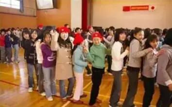 日本的剪刀石头布游戏,日本女生石头剪刀布