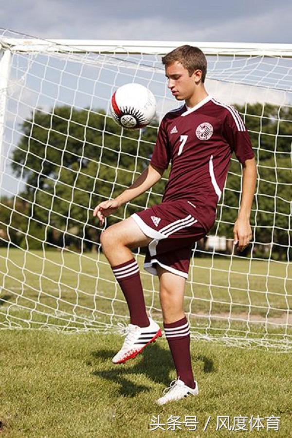 告诉你如何让足球大神也为你让道