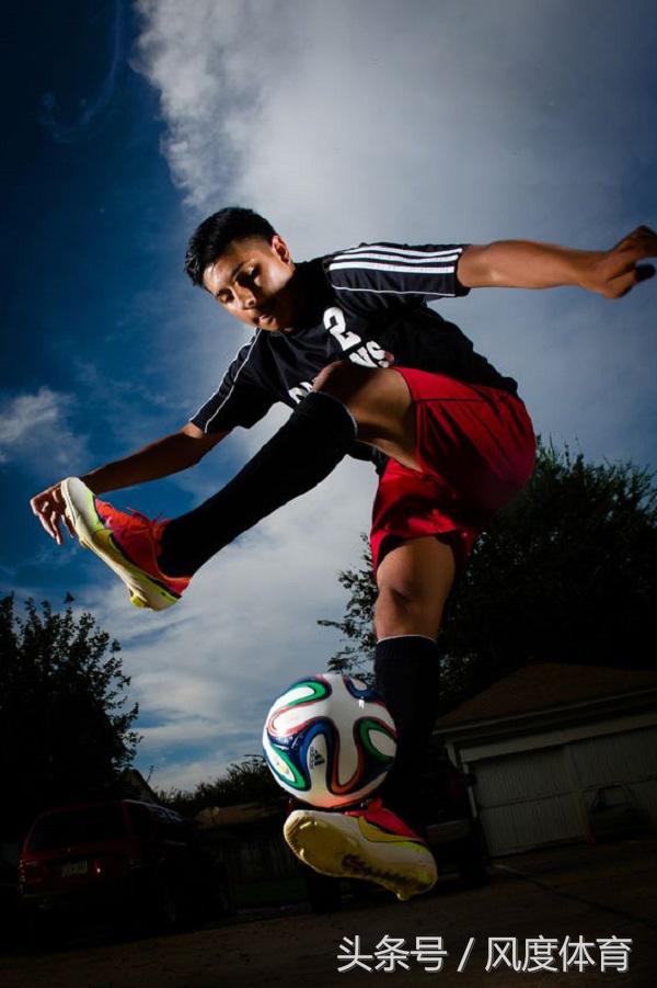 告诉你如何让足球大神也为你让道