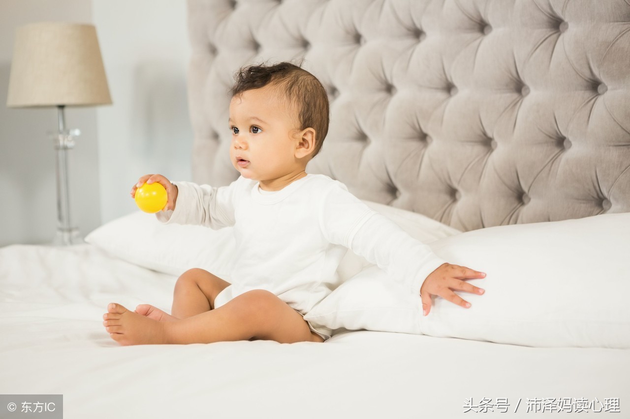 一岁宝宝喜欢抠别人嘴巴怎么办,1岁的宝宝为什么喜欢抠人嘴