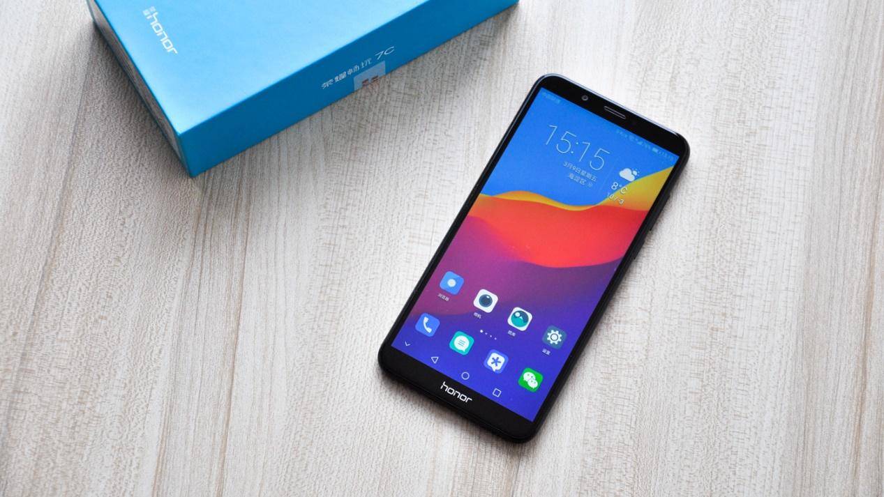 首款人脸识别+后置双摄899元起！荣耀畅玩7C良心评测