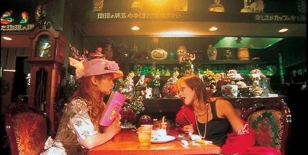 视觉盛宴体验爱丽丝梦游仙境,爱丽丝梦游仙境一个美丽的画面