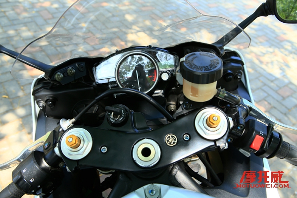 雅马哈yzf600r试驾视频,2023雅马哈yzf-r6赛道版