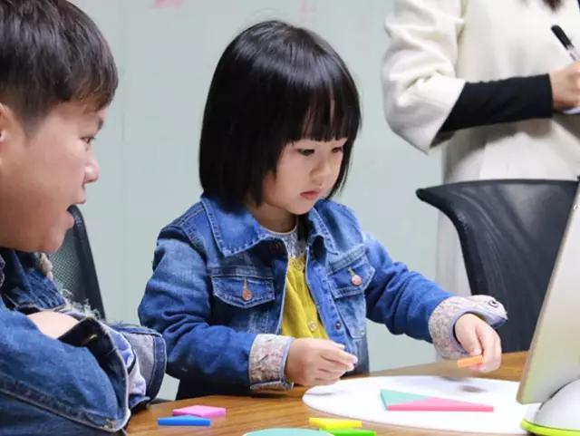 乐高饼干,乐高只用一种零件来做高科技