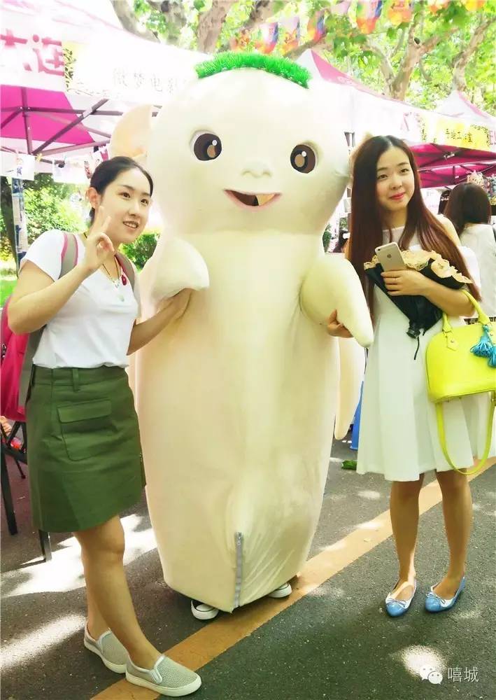 大连理工大学校园嘉年华 七域动漫协会宅舞燃爆全场!