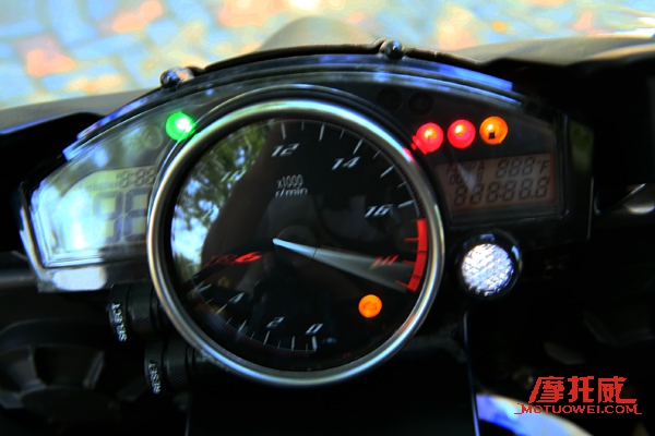 雅马哈yzf600r试驾视频,2023雅马哈yzf-r6赛道版