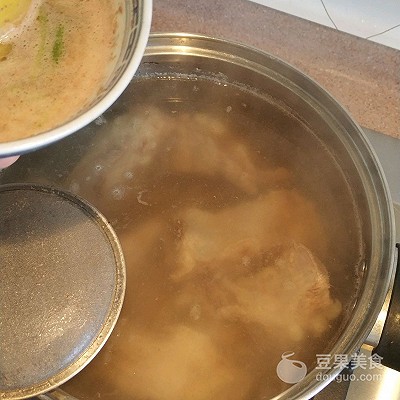 花胶海底椰汤,橄榄海底椰煲猪骨