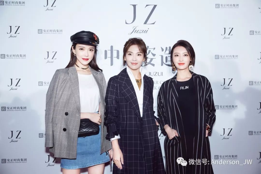 从扭腰到米兰｜一双漫画腿，她时髦纵横两大洲