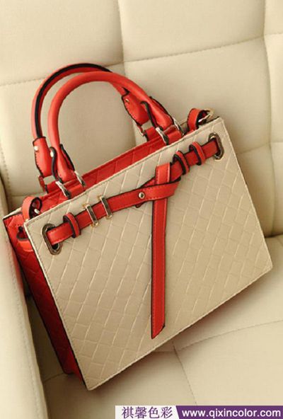 经典的菱格图案,粉色菱格包怎么搭配衣服