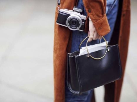 天哪！这么多杂志上看到的大牌热门包，她居然都有！羡慕！