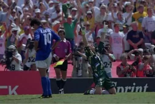 男儿有泪不轻弹中国军人,男儿有泪不轻弹天下足球