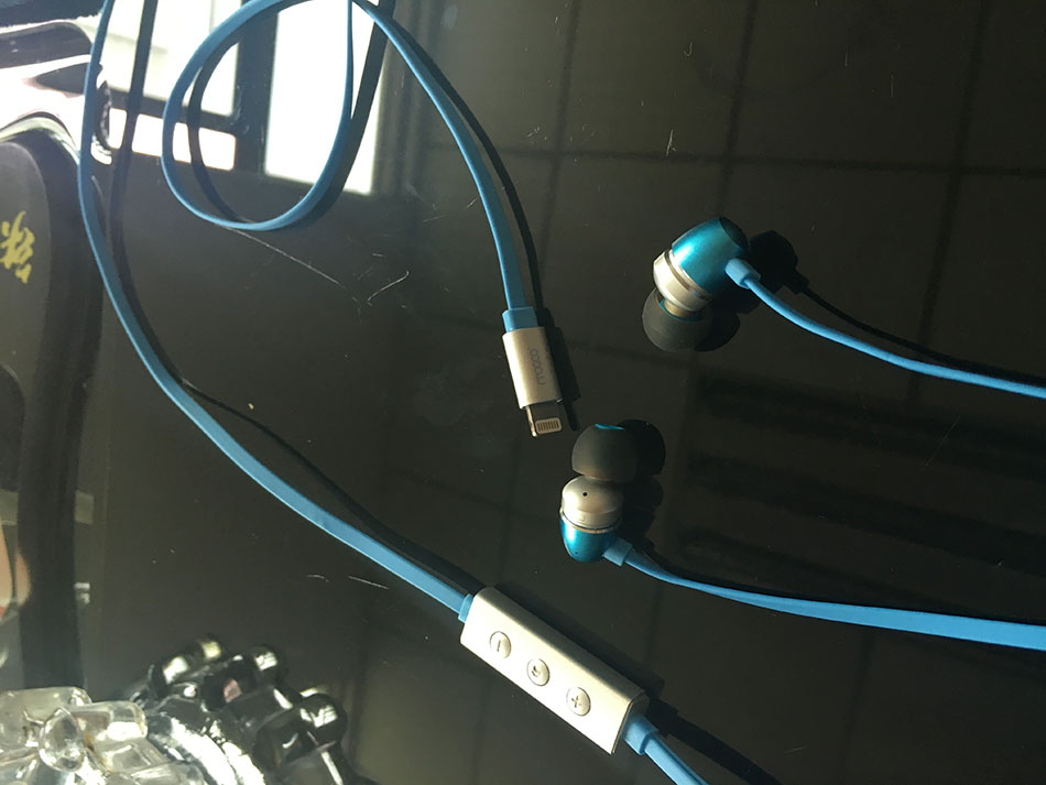 lightning耳机属于数字耳机吗,lightning耳机容易坏