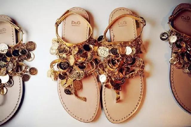 奢侈品太贵了！那就努力赚钱买她的副线吧