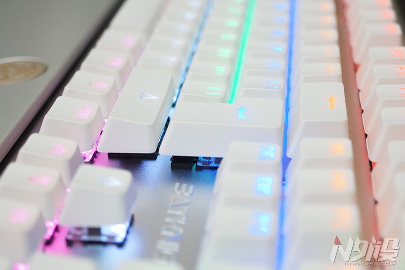 自带手托防尘罩的机械键盘,蝙蝠骑士机械键盘拆解