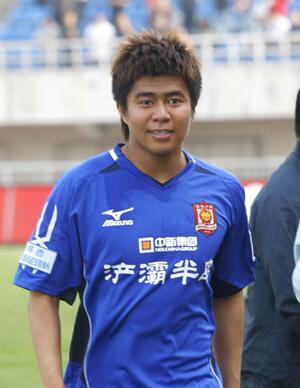 他17岁闪耀世青赛，没给领导敬礼被国奥开除，26岁堕落退役