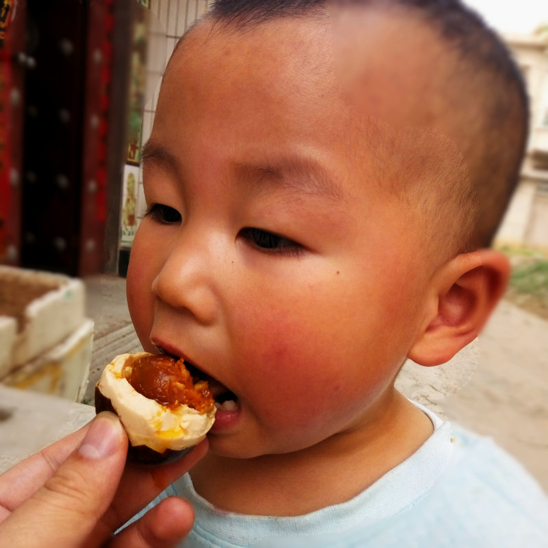 五香咸鸭蛋的正宗做法,五香咸鸭蛋的腌法50个鸭蛋多少盐