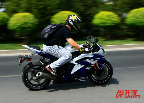 雅马哈yzf600r试驾视频,2023雅马哈yzf-r6赛道版