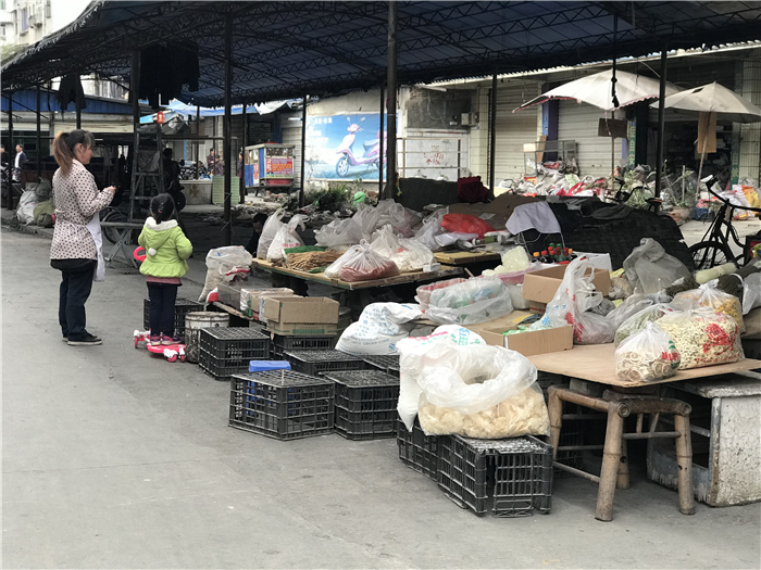 乱逛|曾经我总是跟着大人赶犀浦