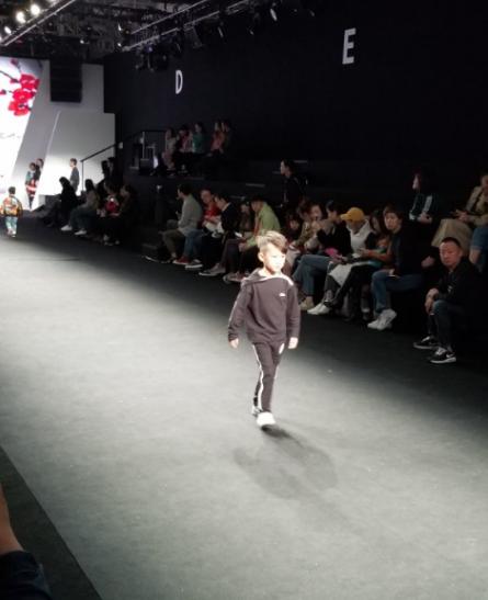 上海国际时装周优秀童模,上海时装周童模招募评委