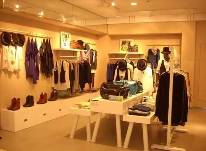 她叫小雪，在广州做文员，月薪3500，她是这样生活的...