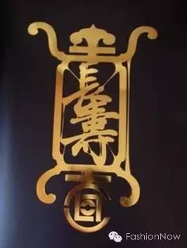 他的女朋友很多，但挚爱一直没变过