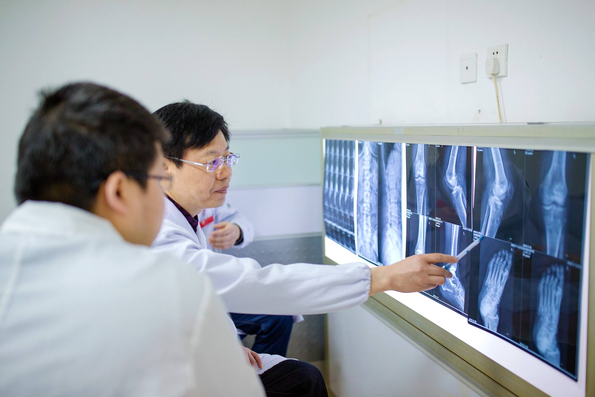 让患者治疗不再走上“断头路”,大虹桥里这群医生打造“一扇门”解决骨科一揽子问题