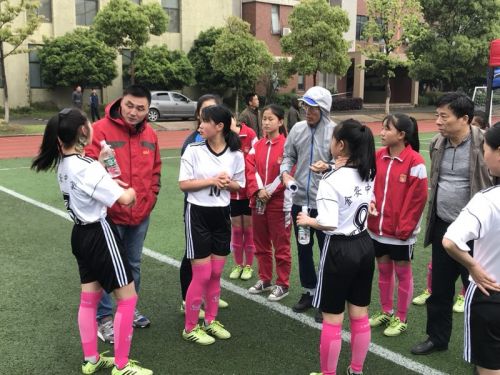 铿锵玫瑰绿茵竞技金安女足斩获冠军