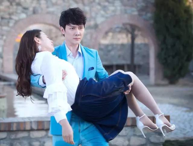 除了火热青春，你还少不了这件心机丹宁!