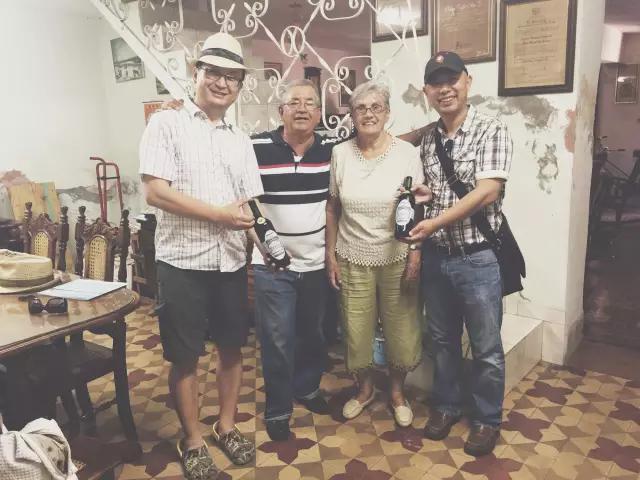 自带饭锅走遍60多个国家的他，在成都给了四海之友一个家