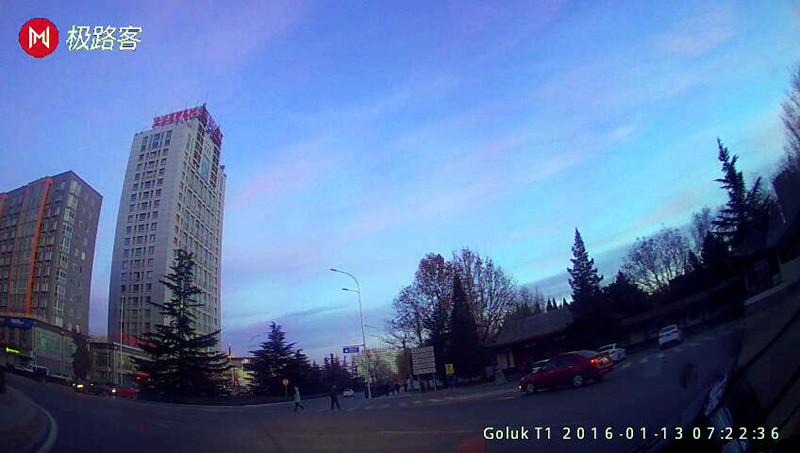 安全,畅玩兼得?极路客T1智能行车记录仪完美体验